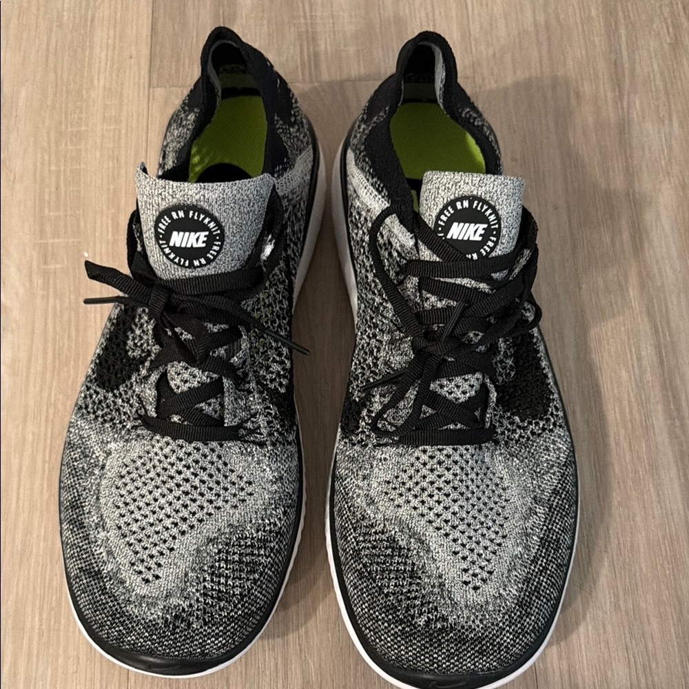 Nike Men's Black and White Knit Sneakers